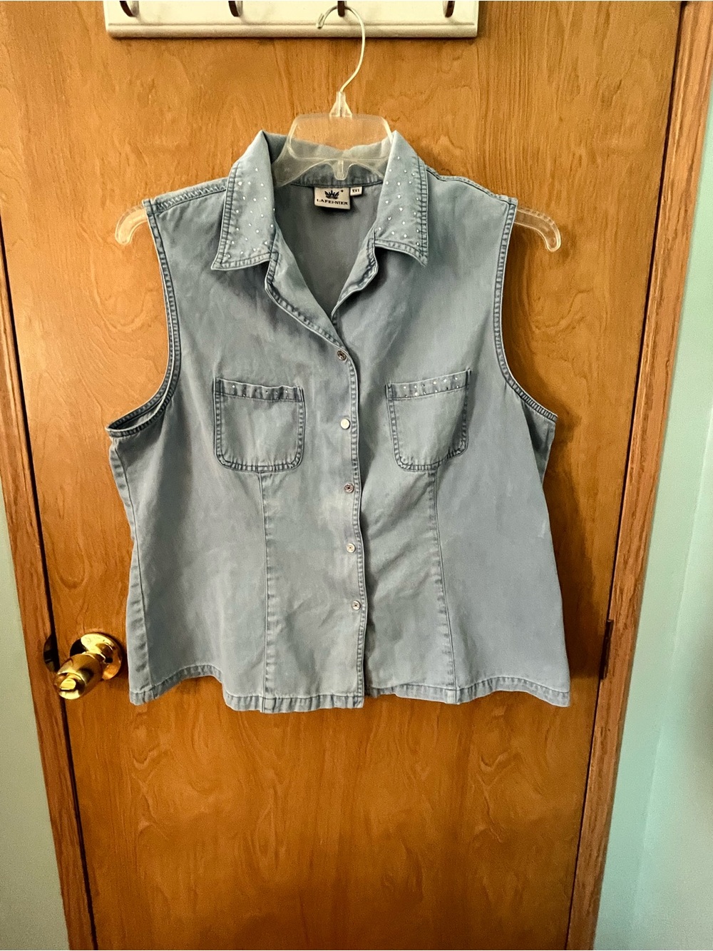 LAFEI-NIER Light Wash Denim Sleeveless Snaps Up Shirt Rhinestone Size 3X EUC